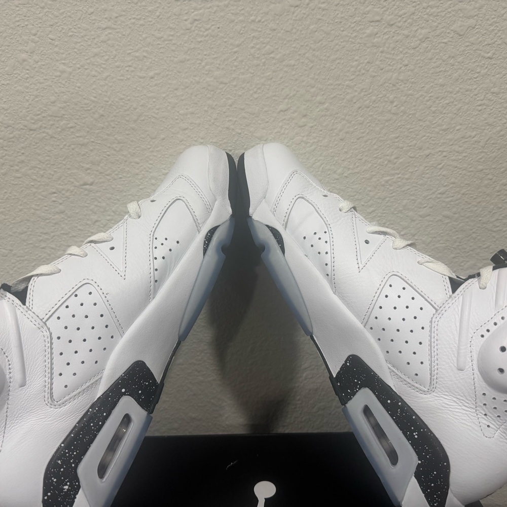 Retro Jordan 6 Reverse Oreo - Picture 4 of 8